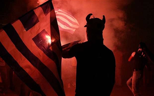 Ελληνική σημαία και ο διάβολος